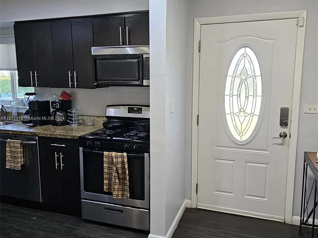 920 NW 200th St, Miami Gardens FL 33169