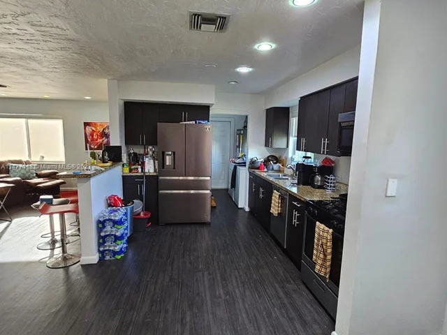 920 NW 200th St, Miami Gardens FL 33169