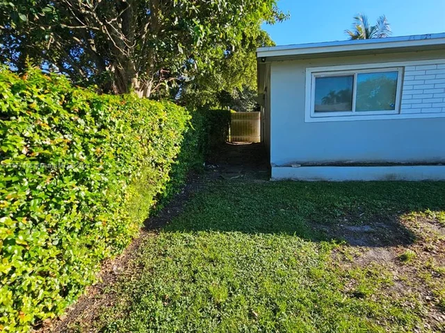 920 NW 200th St, Miami Gardens FL 33169