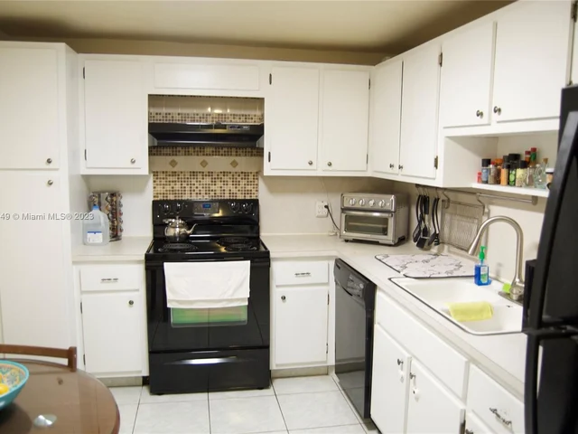 437 Golden Isles Dr # 12C, Hallandale Beach FL 33009