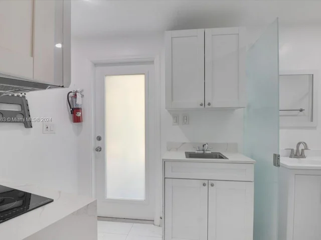 529 NE 14th PL, Fort Lauderdale FL 33304