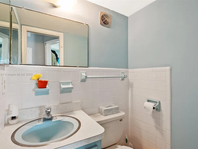 2115 NE 42nd Ct # 208N, Lighthouse Point FL 33064