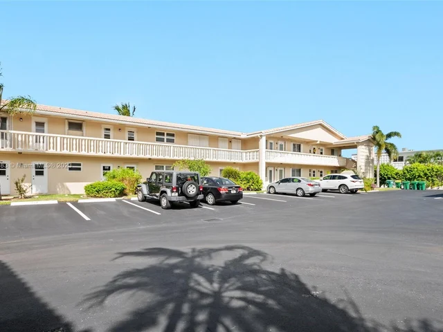 2115 NE 42nd Ct # 208N, Lighthouse Point FL 33064