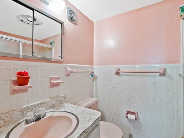 2115 NE 42nd Ct # 208N, Lighthouse Point FL 33064