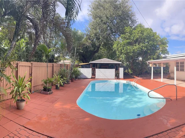 780 NE 146th St, North Miami FL 33161