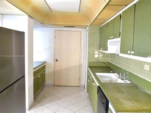 7135 Collins Ave # 501, Miami Beach FL 33141