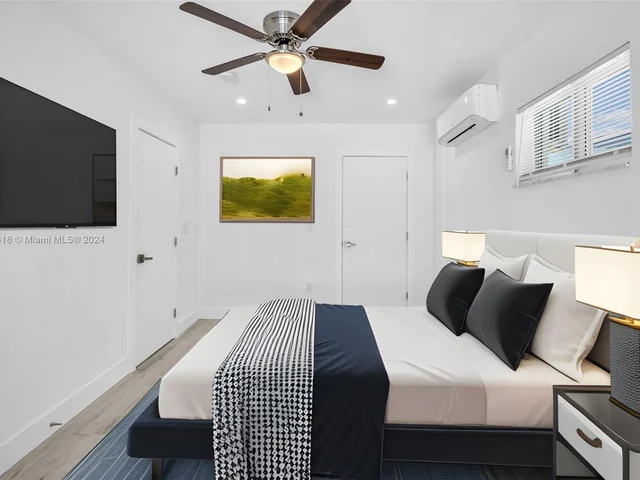 755 N Northlake Dr, Hollywood FL 33019