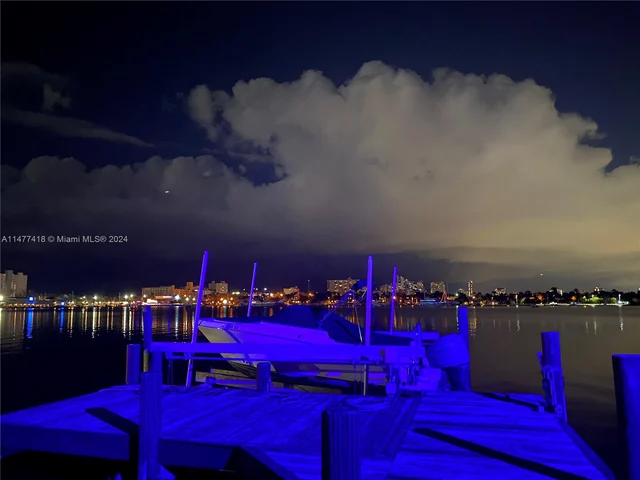 755 N Northlake Dr, Hollywood FL 33019