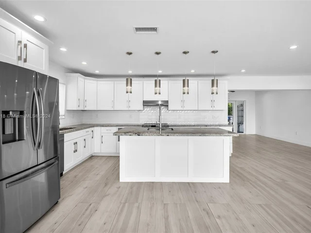 755 N Northlake Dr, Hollywood FL 33019