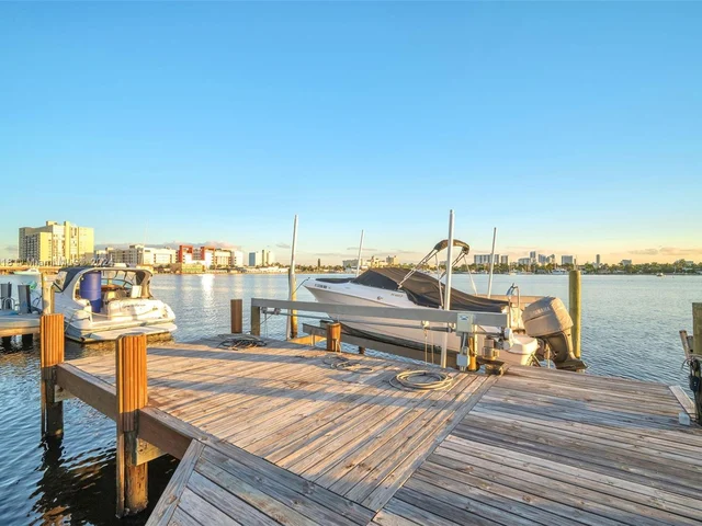 755 N Northlake Dr, Hollywood FL 33019