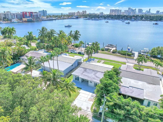 755 N Northlake Dr, Hollywood FL 33019