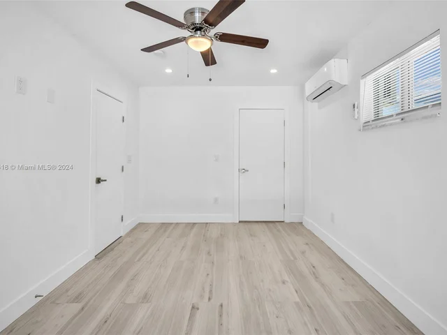 755 N Northlake Dr, Hollywood FL 33019