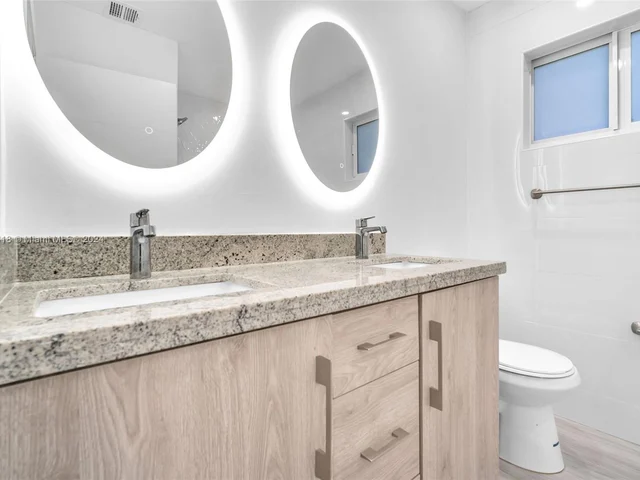 755 N Northlake Dr, Hollywood FL 33019