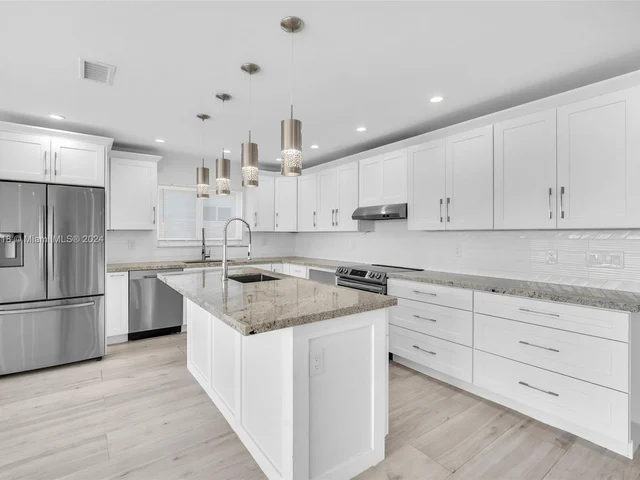 755 N Northlake Dr, Hollywood FL 33019