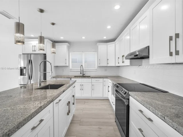 755 N Northlake Dr, Hollywood FL 33019