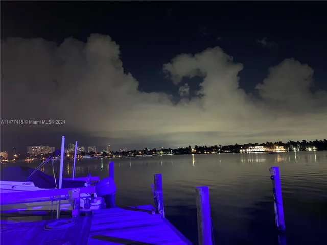 755 N Northlake Dr, Hollywood FL 33019