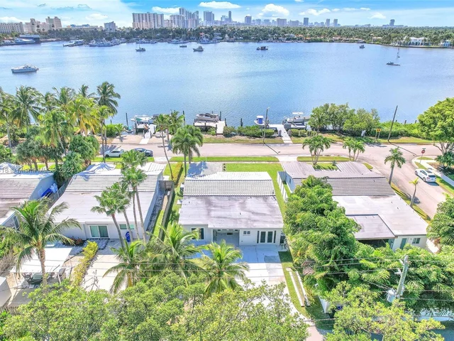 755 N Northlake Dr, Hollywood FL 33019