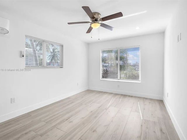 755 N Northlake Dr, Hollywood FL 33019