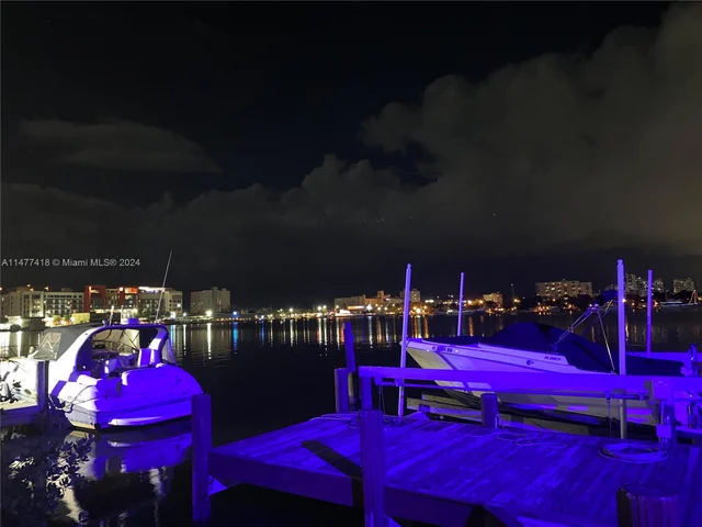 755 N Northlake Dr, Hollywood FL 33019