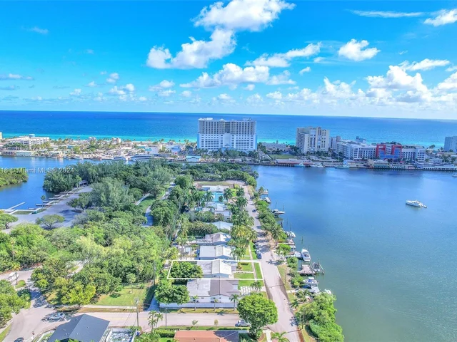 755 N Northlake Dr, Hollywood FL 33019