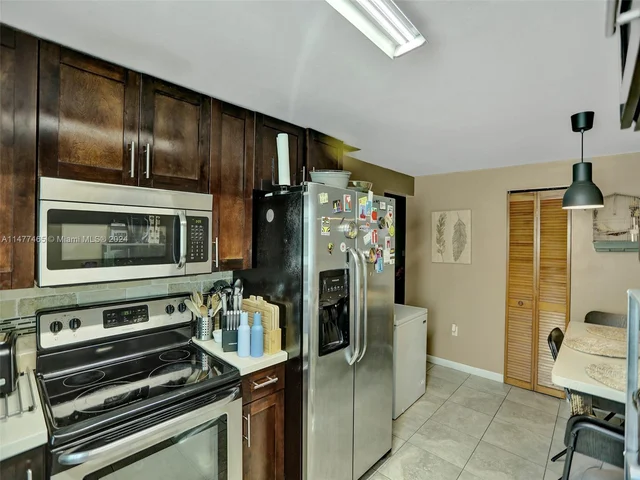 7830 Dickens Ave # 202, Miami Beach FL 33141