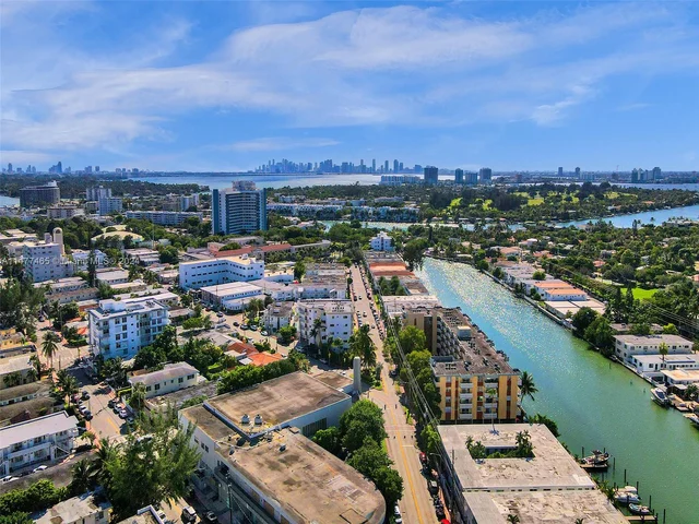 7830 Dickens Ave # 202, Miami Beach FL 33141