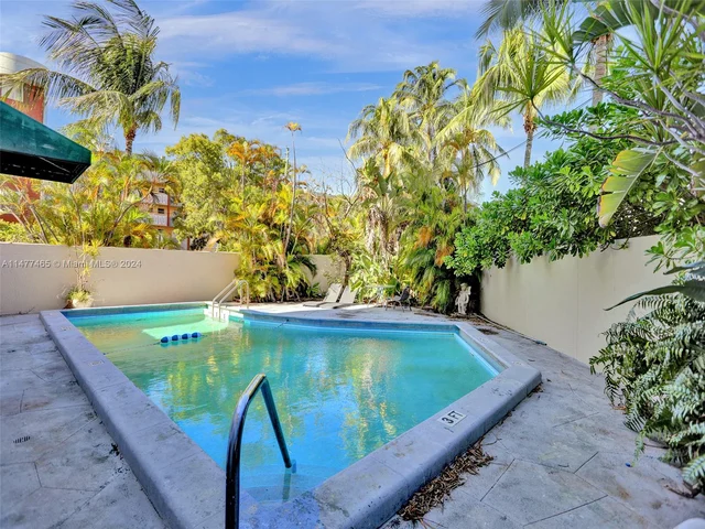 7830 Dickens Ave # 202, Miami Beach FL 33141