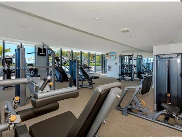 2960 NE 207th St # 812, Aventura FL 33180