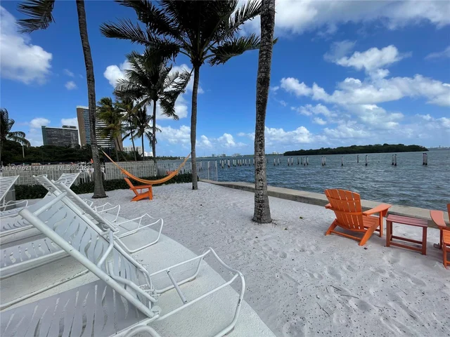 650 NE 64th St # G509, Miami FL 33138