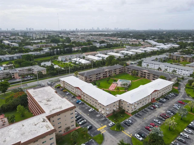 5300 Washington St # D308, Hollywood FL 33021