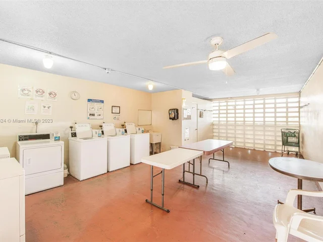 5300 Washington St # D308, Hollywood FL 33021