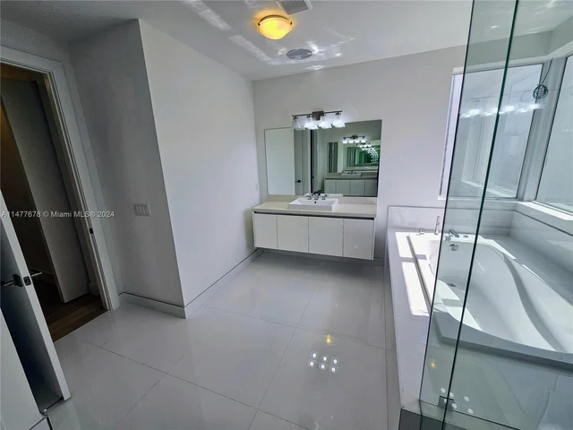 10247 NW 75th Ter, Doral FL 33178