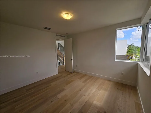 10247 NW 75th Ter, Doral FL 33178