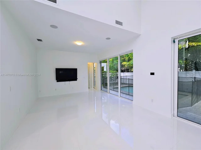 10247 NW 75th Ter, Doral FL 33178