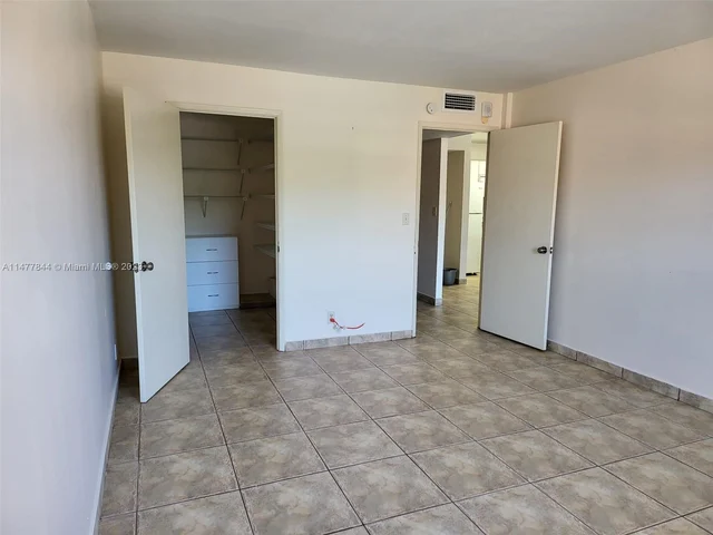 8005 Lake Dr # 201, Doral FL 33166