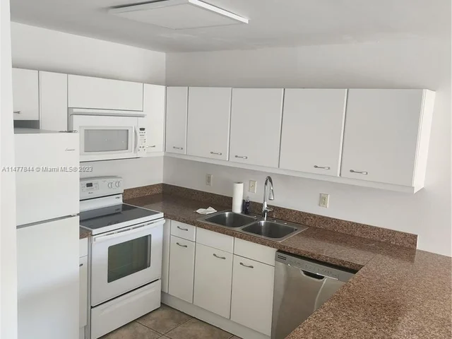 8005 Lake Dr # 201, Doral FL 33166