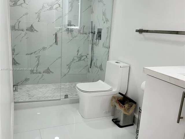 8005 Lake Dr # 201, Doral FL 33166