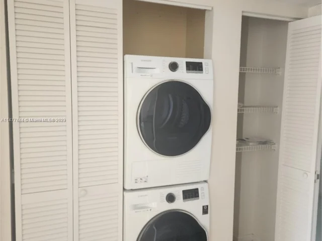 8005 Lake Dr # 201, Doral FL 33166