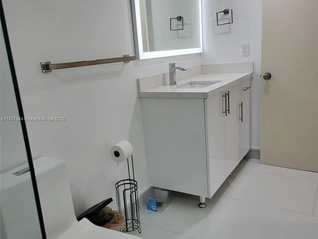 8005 Lake Dr # 201, Doral FL 33166