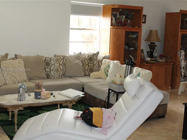 130 SW 108th Ave # J1, Sweetwater FL 33174