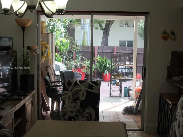 130 SW 108th Ave # J1, Sweetwater FL 33174