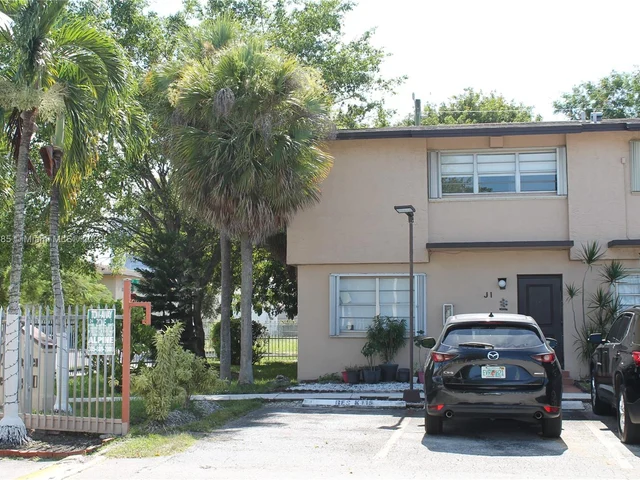 130 SW 108th Ave # J1, Sweetwater FL 33174