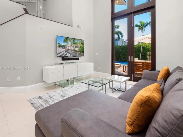 1500 NE 13th Ave, Miami FL 33139