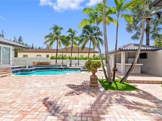 10287 NW 135th St, Hialeah Gardens FL 33018