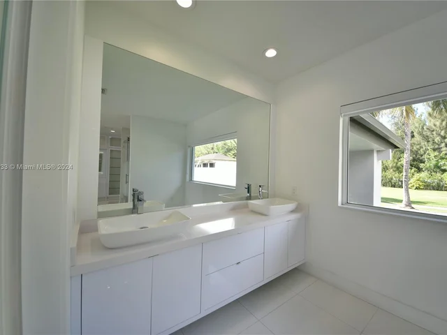 10287 NW 135th St, Hialeah Gardens FL 33018