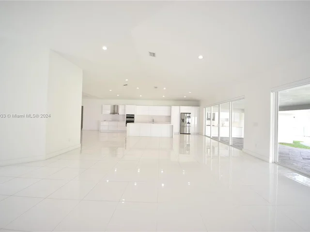 10287 NW 135th St, Hialeah Gardens FL 33018