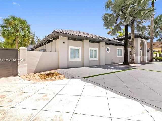 10287 NW 135th St, Hialeah Gardens FL 33018