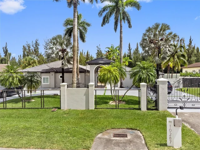10287 NW 135th St, Hialeah Gardens FL 33018