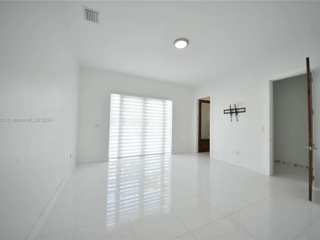 10287 NW 135th St, Hialeah Gardens FL 33018