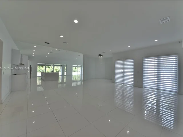 10287 NW 135th St, Hialeah Gardens FL 33018